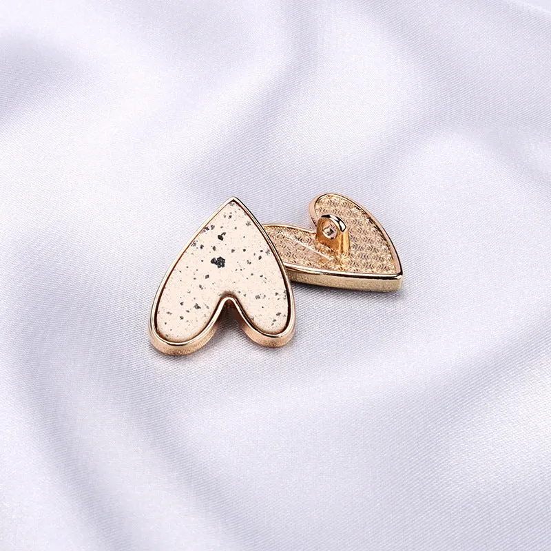 18/25mm Beige Black Heart Shaped Metal Shank Buttons for Women Coats 10pcs