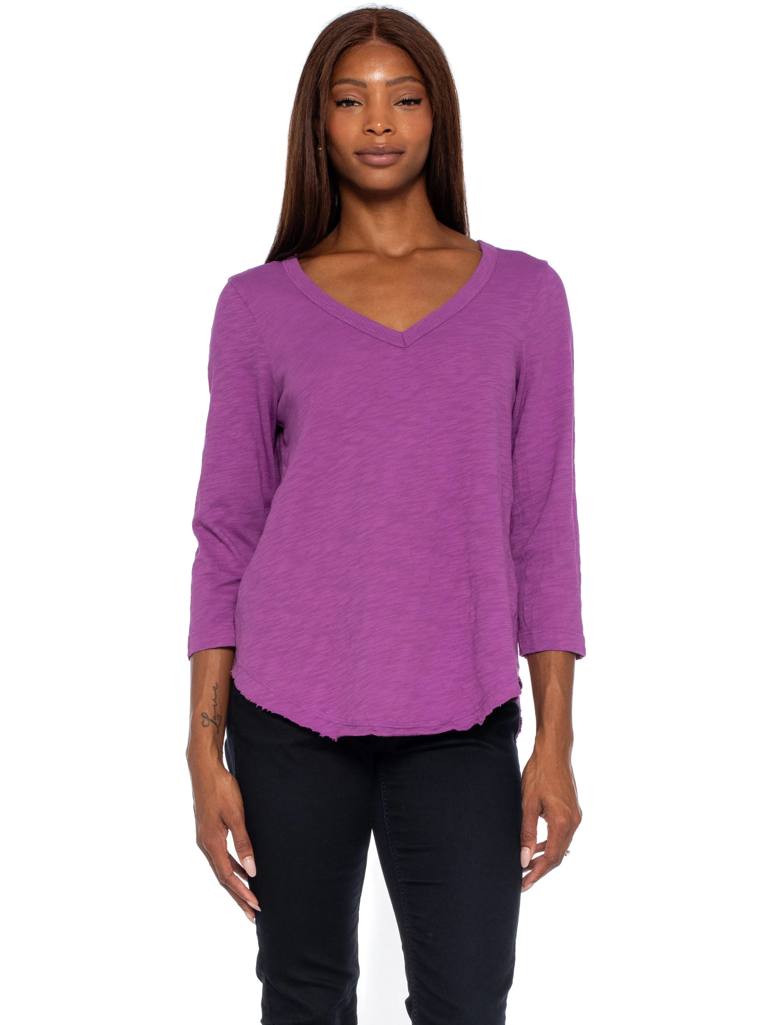 3/4 Sleeve V-Neck Shirttail T W/ Raw Hem Top