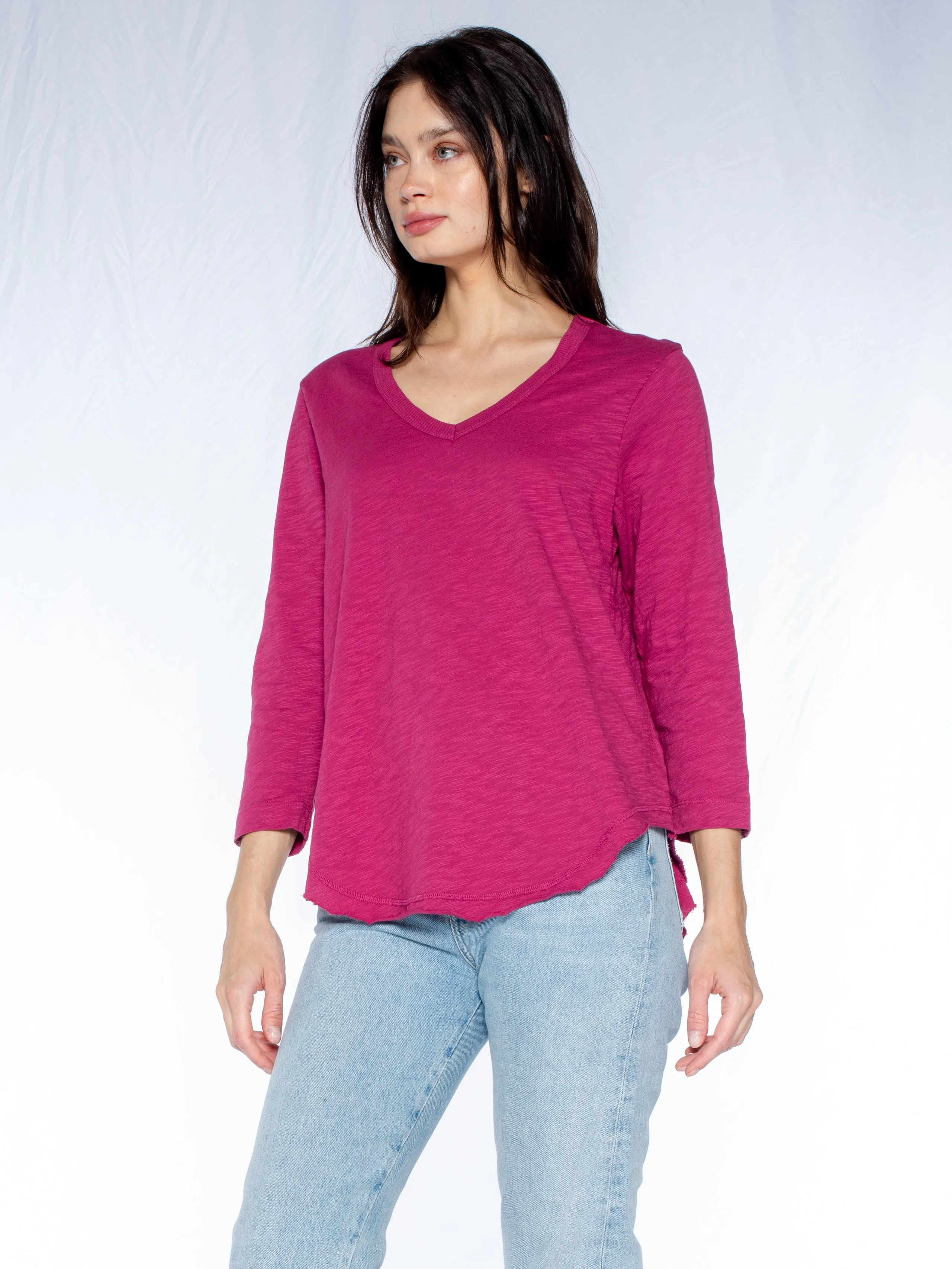 3/4 Sleeve V-Neck Shirttail T W/ Raw Hem Top