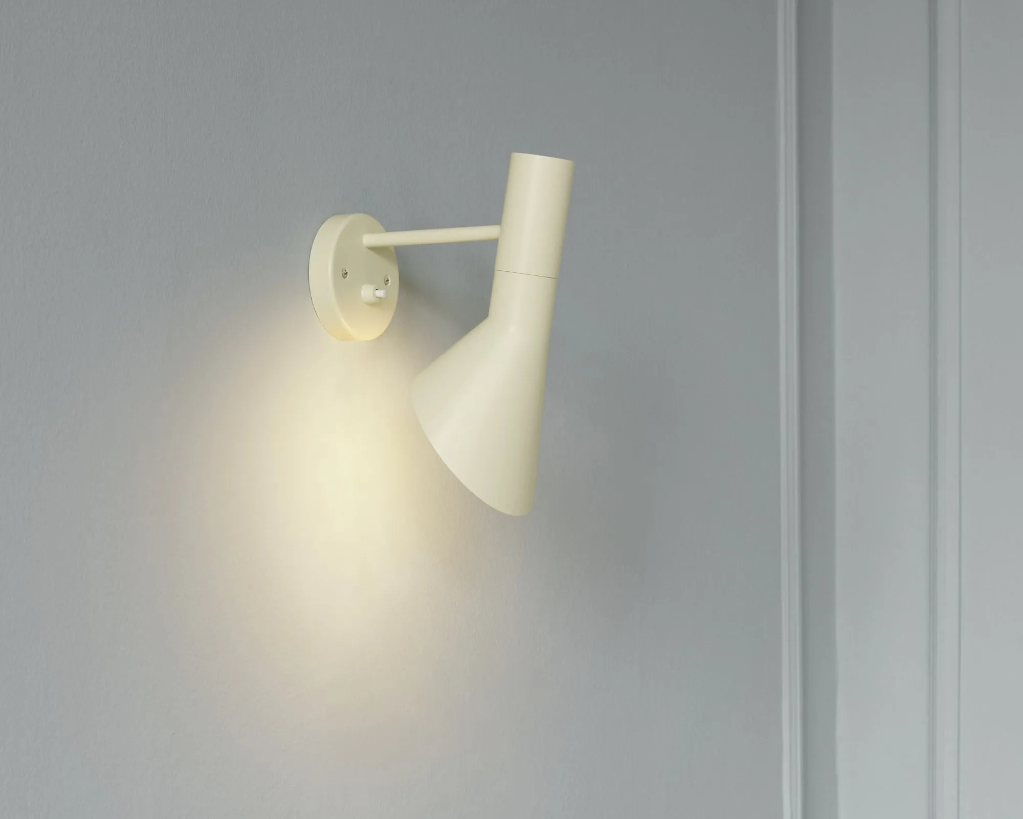 AJ Wall Lamp
