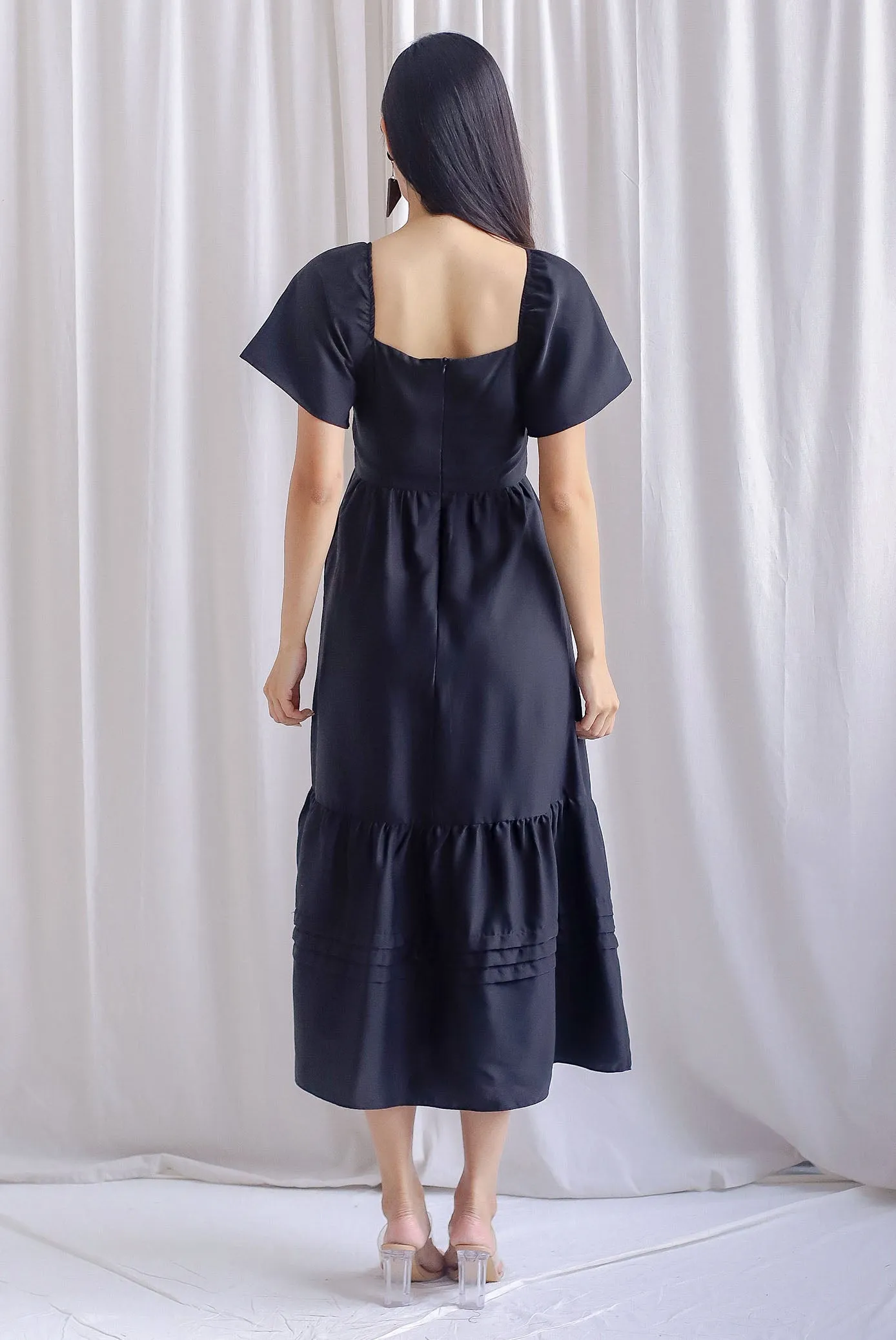 Bevelia Flutter Sleeve Pleated Maxi Dress In Black