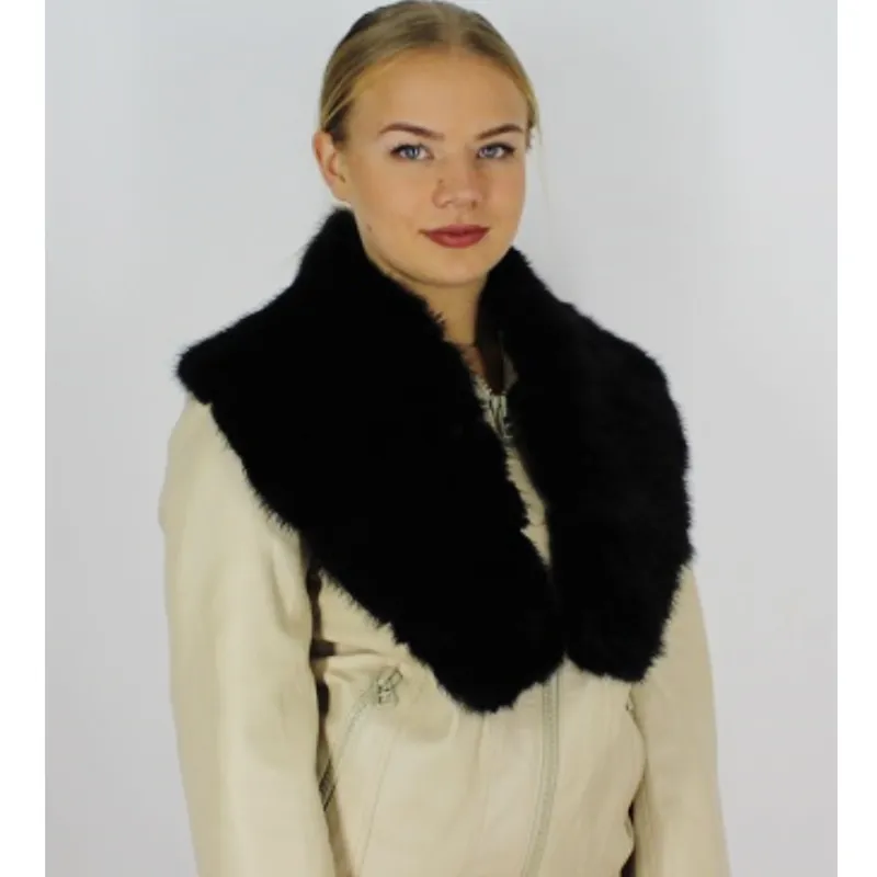 Black colored mink collar