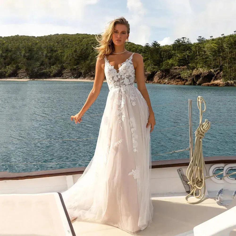 Boho Beach Wedding Dresses Sleeveless Backless Appliques Lace Bridal Gowns Elegant Custom Made Bride Dress