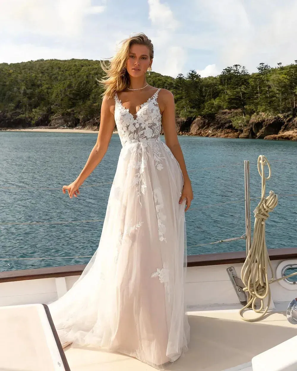 Boho Beach Wedding Dresses Sleeveless Backless Appliques Lace Bridal Gowns Elegant Custom Made Bride Dress