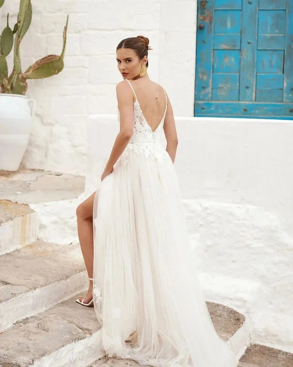 Boho Beach Wedding Dresses Sleeveless Backless Appliques Lace Bridal Gowns Elegant Custom Made Bride Dress