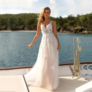 Boho Beach Wedding Dresses Sleeveless Backless Appliques Lace Bridal Gowns Elegant Custom Made Bride Dress