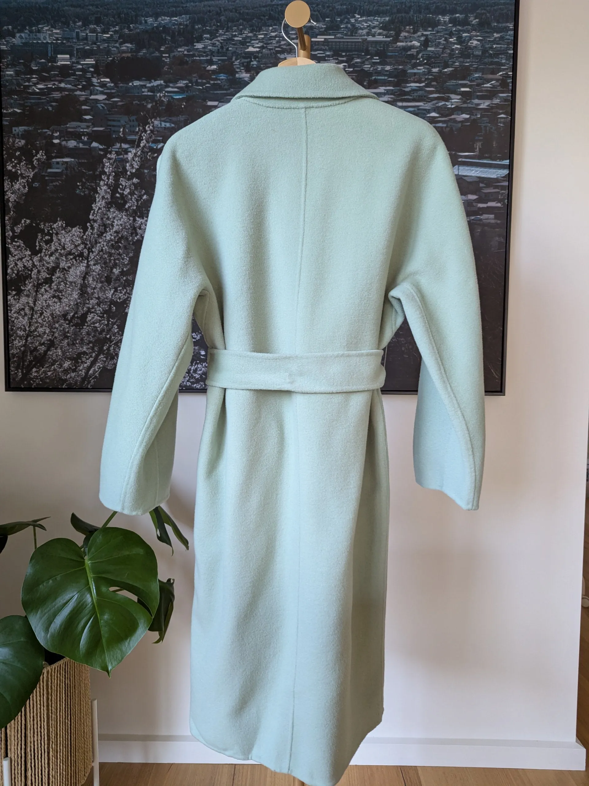 Brand New 100% Australian Wool Coat 972 Size 12-14 FREE SHIPPING