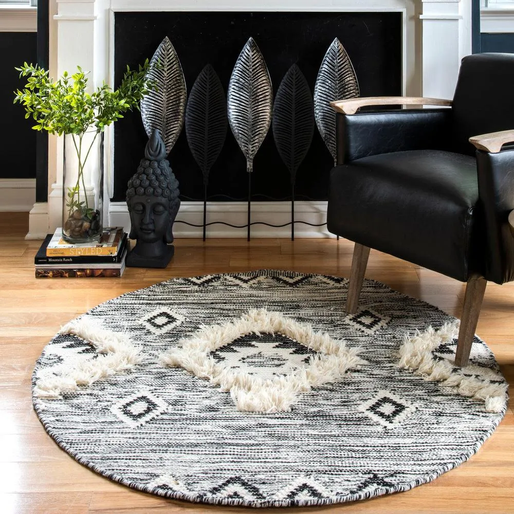 Brand new Savannah Moroccan Fringe Black 4 ft. x 4 ft. Round Indoor Area Rug, Grey! Retails $220 