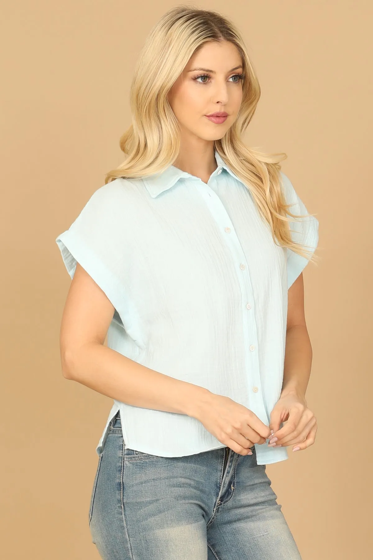 COLLARED SHORT SLEEVE BUTTON DETAIL SOLID TOP