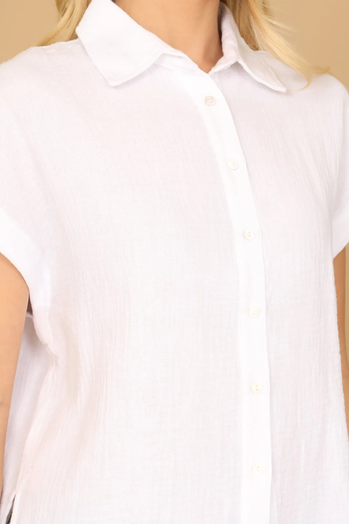 COLLARED SHORT SLEEVE BUTTON DETAIL SOLID TOP