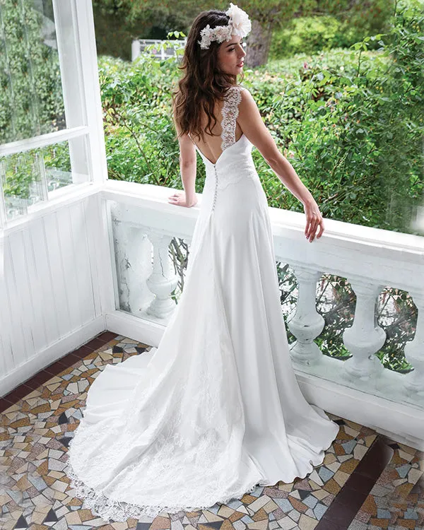 Delicate Sheath Wedding Dresses with V-Neck Elegant Backless Bridal Gowns for Women