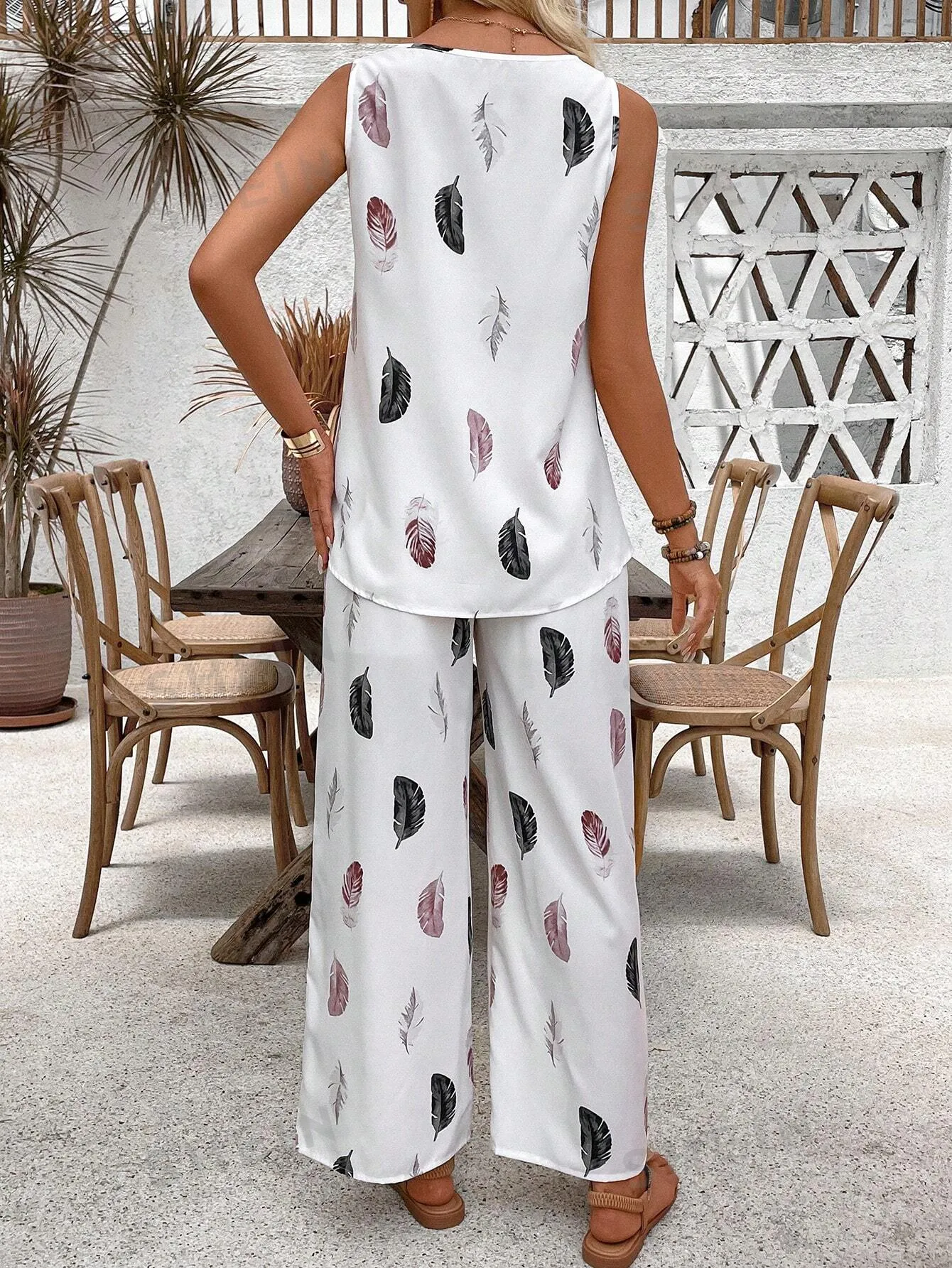 EMERY ROSE Sleeveless Feather Printed Top And Long Pants Set With Wide Round Neckline, Summer Casual Outfit