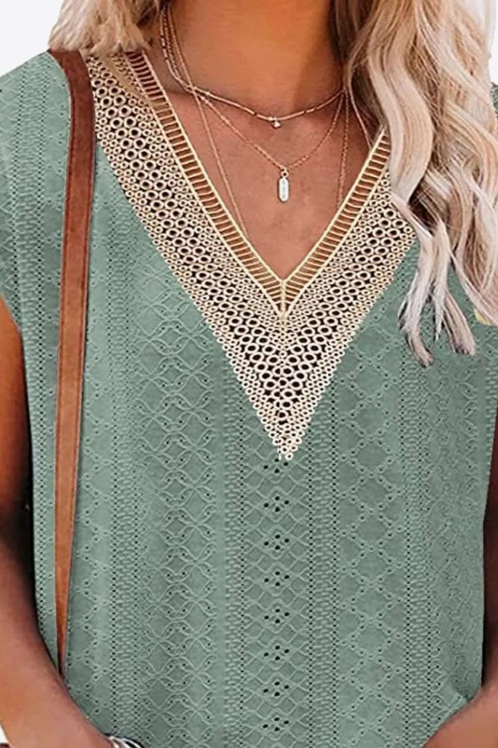 Eyelet Contrast V-Neck Tee (6 Colors)