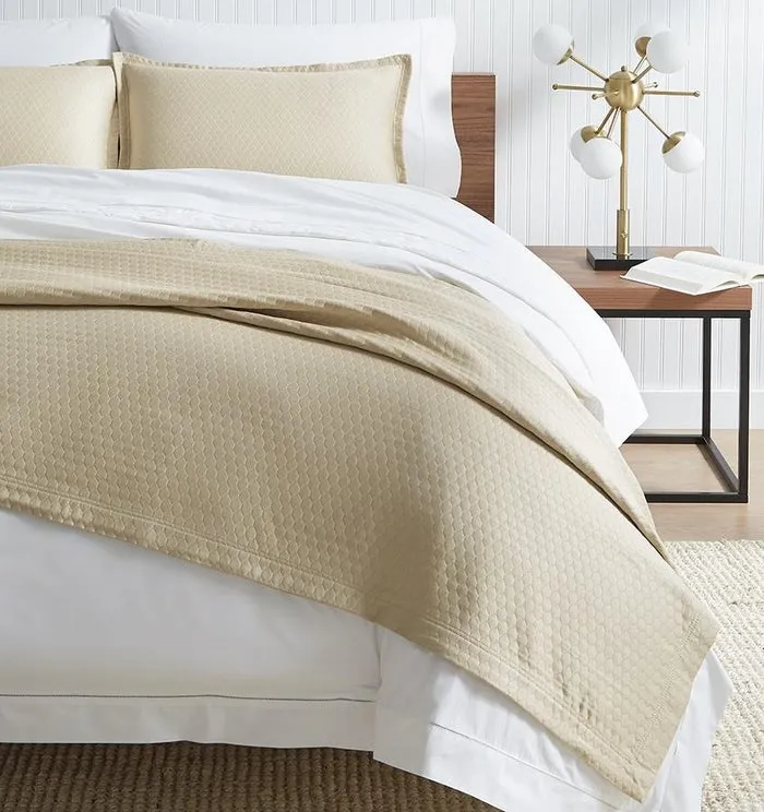 Favo Coverlets