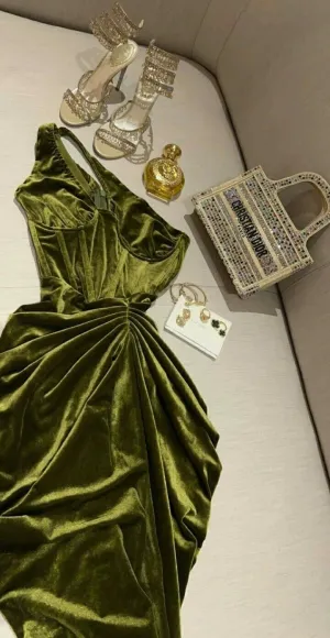 JazzHer Elegant Sheath One Shoulder Olive Green Velvet Long Prom Dress Evening Dresses With Ruffles (PRE-ORDER)