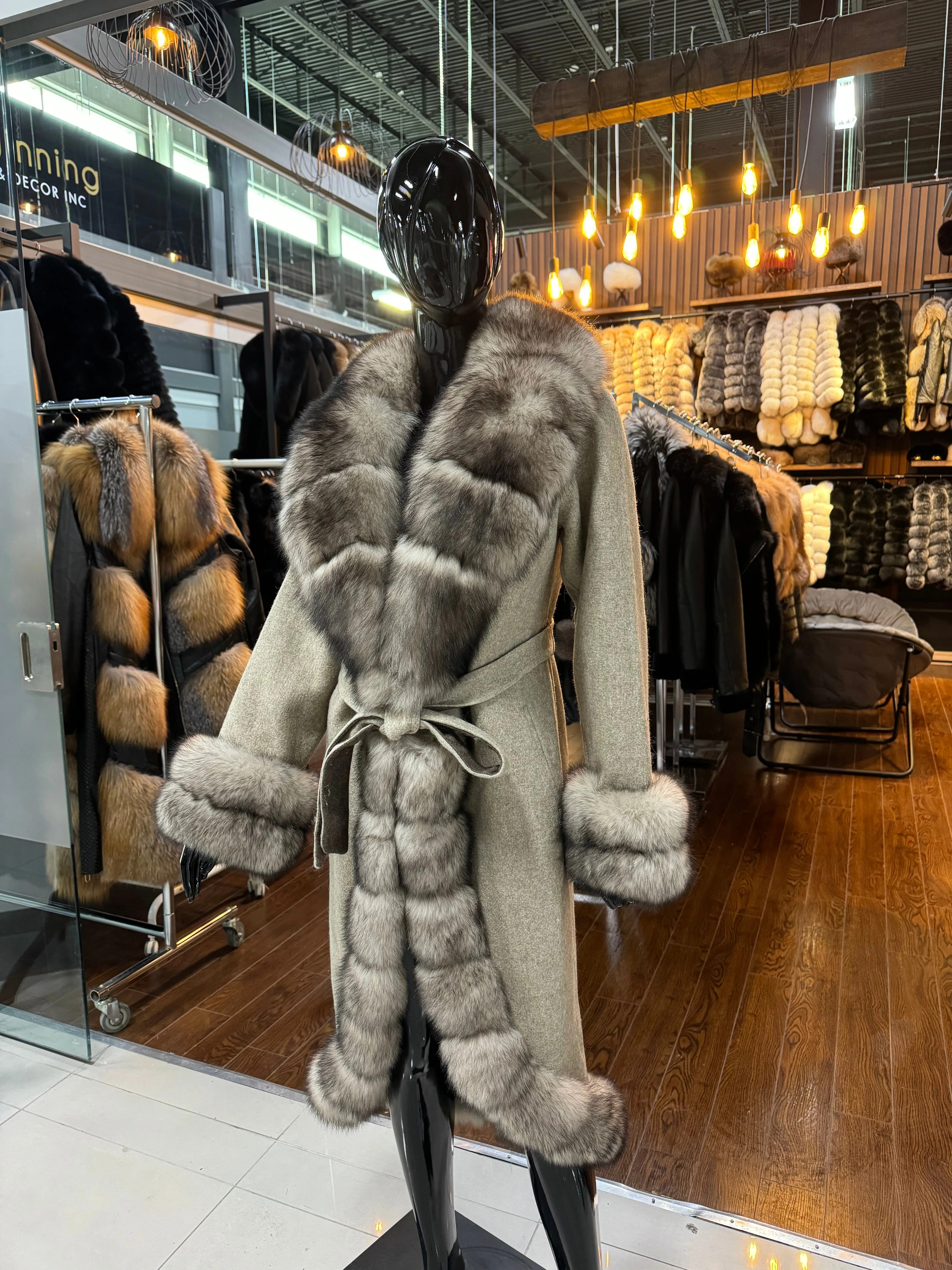 Natural Alpaca Fabric and Real Fox Fur Coat