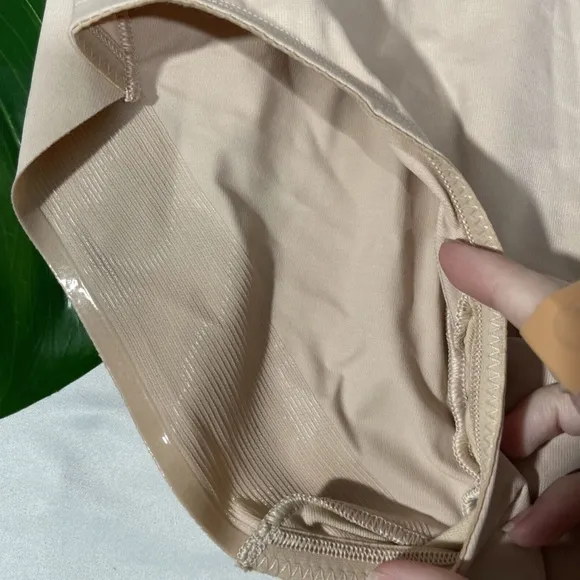 NWT $66 TC Fine [ Medium ] Back Magic High‎ Waist Shaping Briefs Warm Beige
