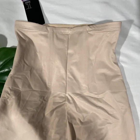 NWT $66 TC Fine [ Medium ] Back Magic High‎ Waist Shaping Briefs Warm Beige