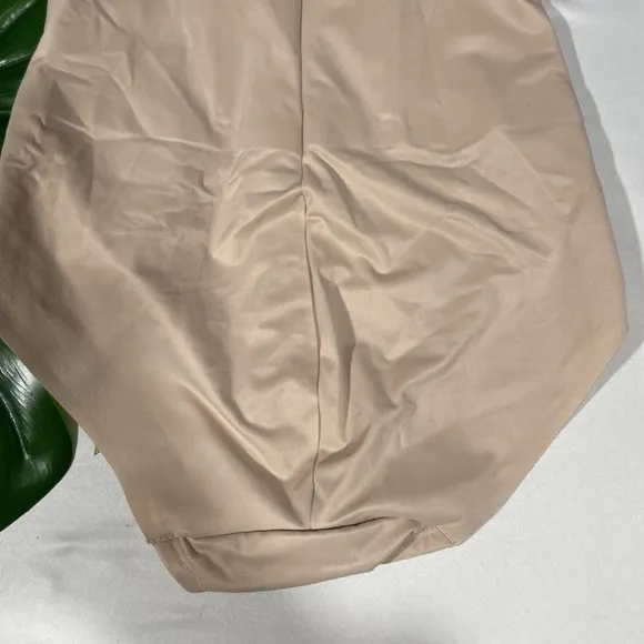 NWT $66 TC Fine [ Medium ] Back Magic High‎ Waist Shaping Briefs Warm Beige