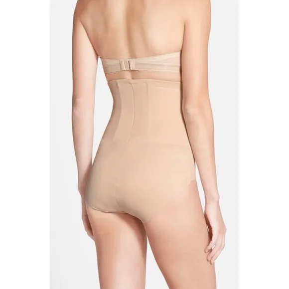 NWT $66 TC Fine [ Medium ] Back Magic High‎ Waist Shaping Briefs Warm Beige