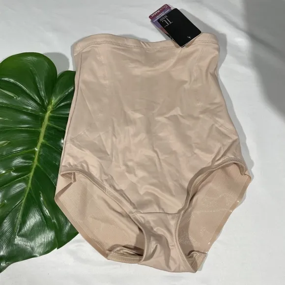 NWT $66 TC Fine [ Medium ] Back Magic High‎ Waist Shaping Briefs Warm Beige