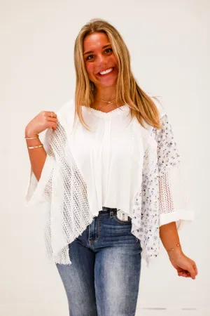 Relaxed Vibe V-Neck Top in Off White