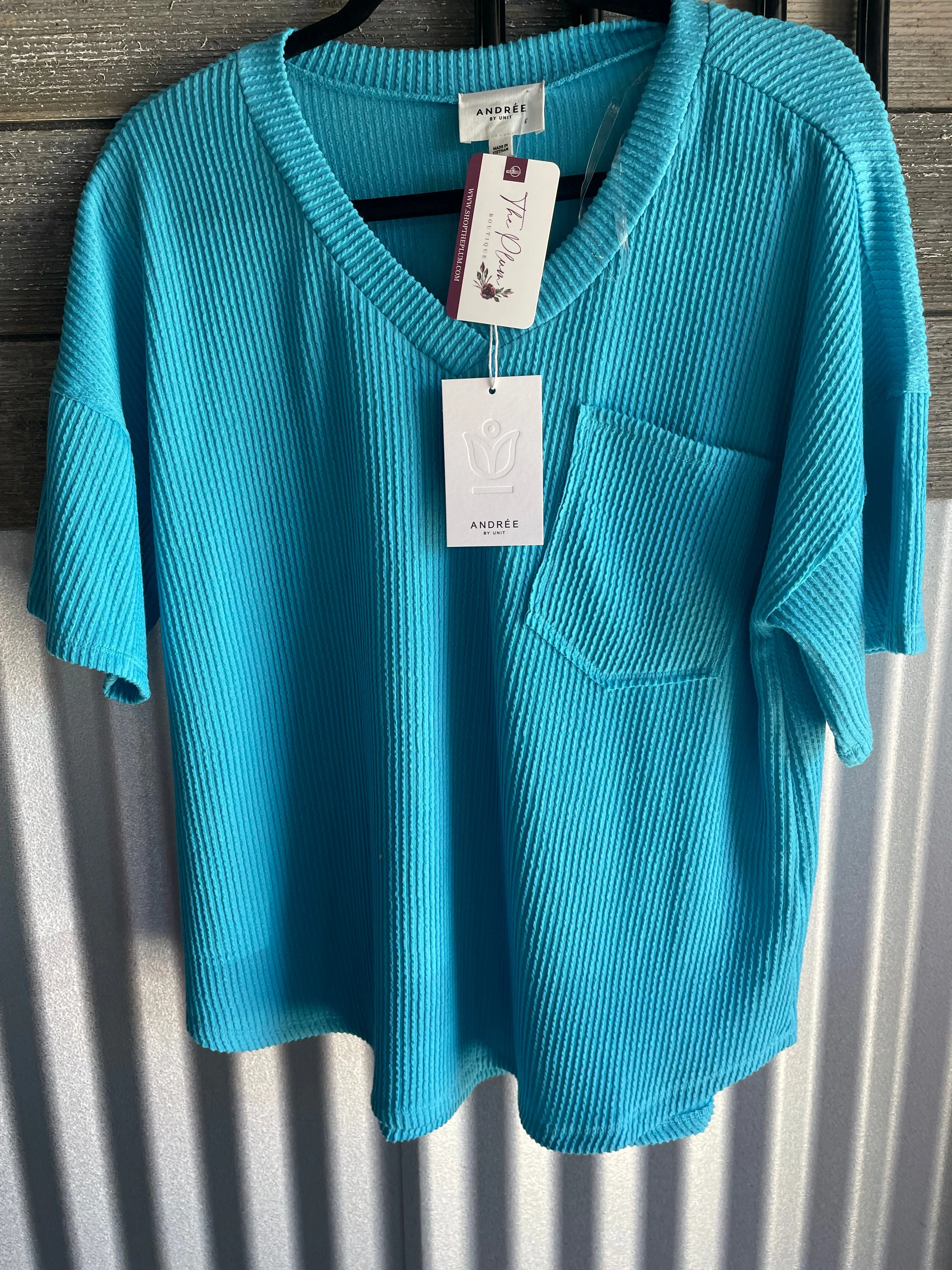 Ribbed V-neck Tees