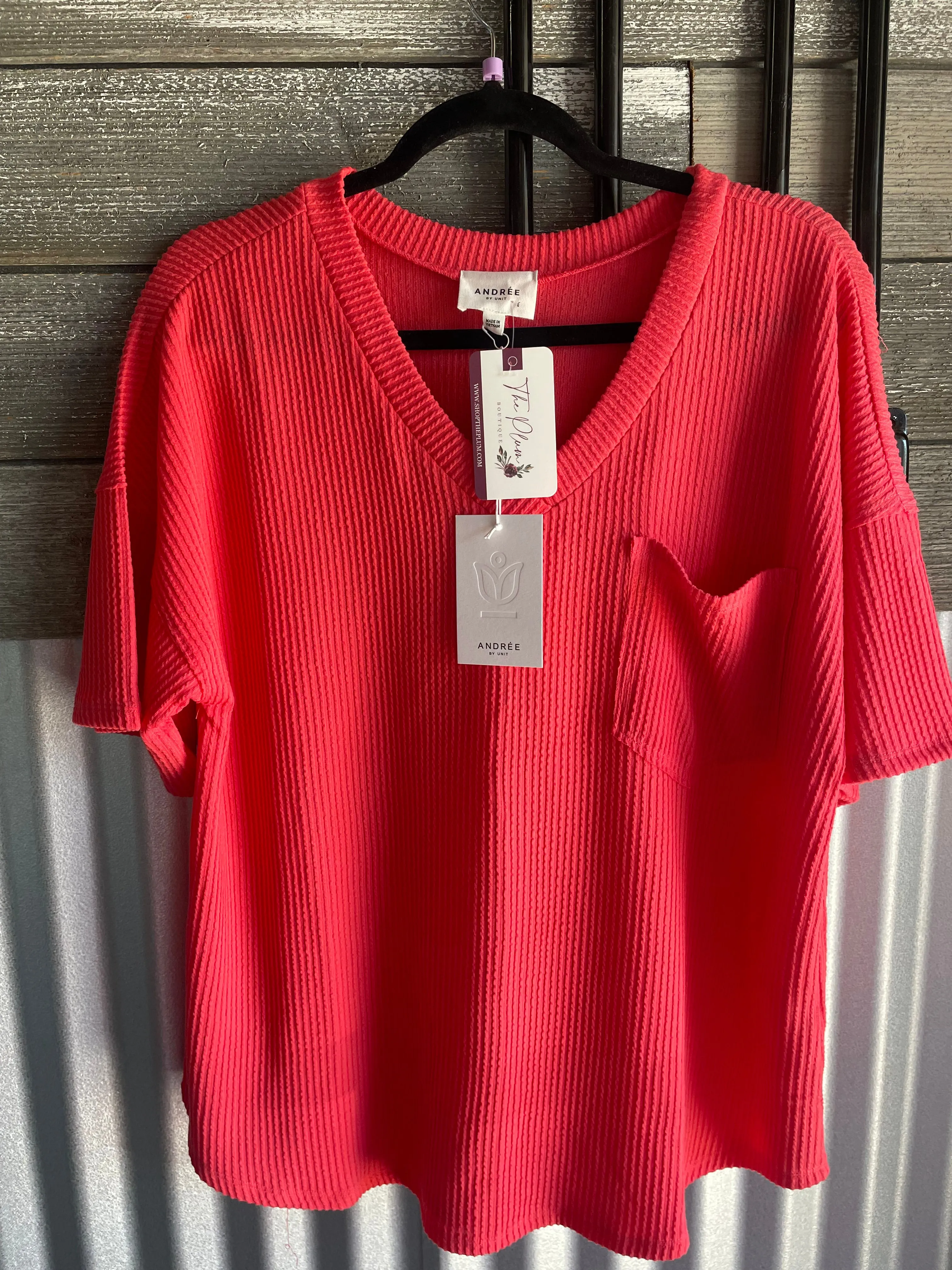 Ribbed V-neck Tees