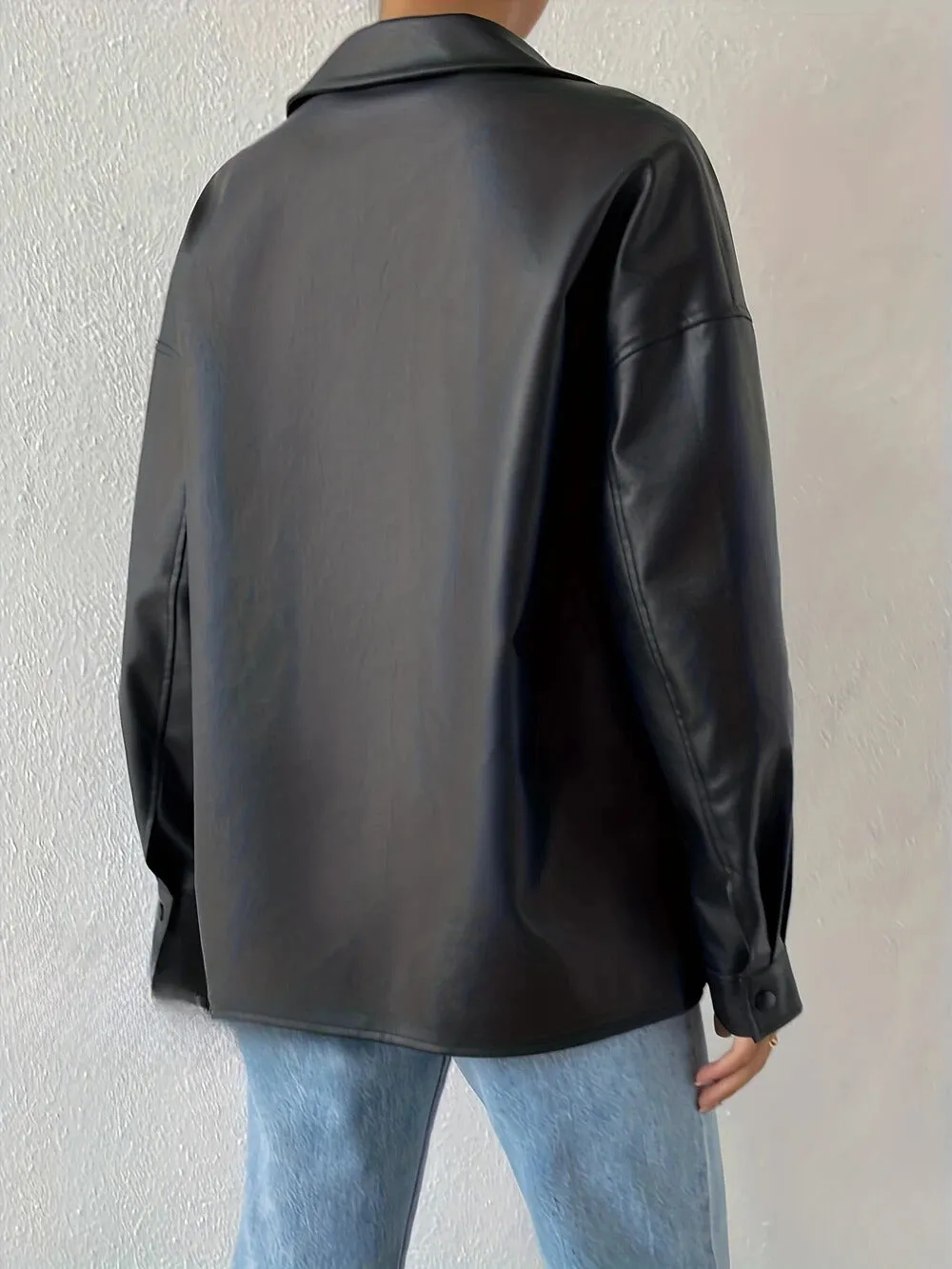 Veste moto tendance pour femme avec fermeture à boutons – une option élégante au quotidien