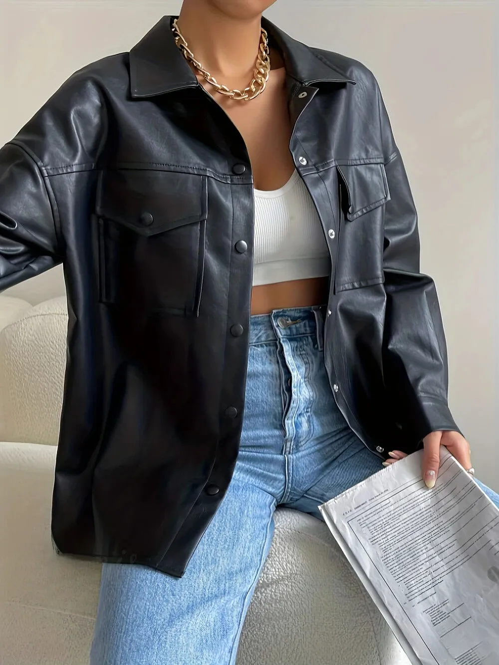 Veste moto tendance pour femme avec fermeture à boutons – une option élégante au quotidien