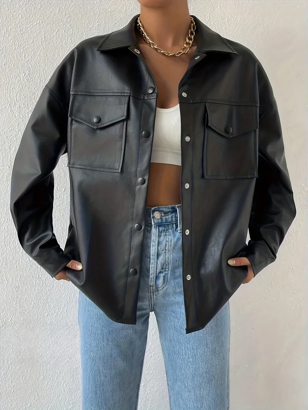 Veste moto tendance pour femme avec fermeture à boutons – une option élégante au quotidien
